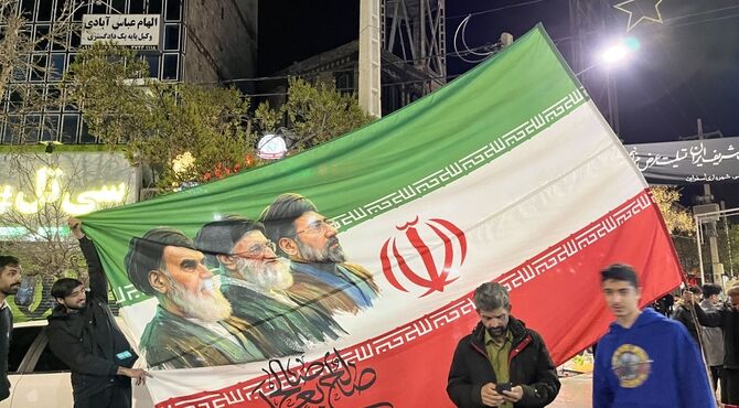 قرار عاشقانه که  منتظران ظهور و حامیان مدافعان میهن در  اسفراین  با عطر باران بهار رنگ و بوی دیگری داشت