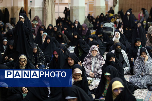 محفل قرآنی و جشن میلاد امام باقر(ع) در شب یلدای حرم حضرت معصومه(س)