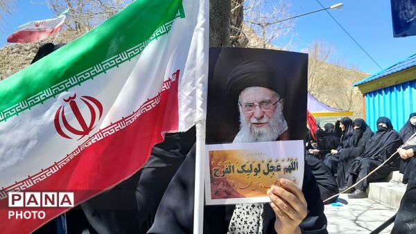 مراسم استغاثه به امام زمان (عج) به همراه آتش زدن بت بعل در گرداب شهر بن