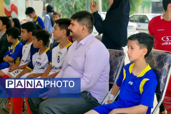 آیین افتتاح زمین چمن مصنوعی در قرچک