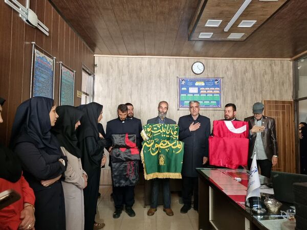 پرچم گردانی حرم مطهر امام رضا (ع) در دبیرستان دخترانه خدیجه کبری (س) ناحیه۴ اصفهان