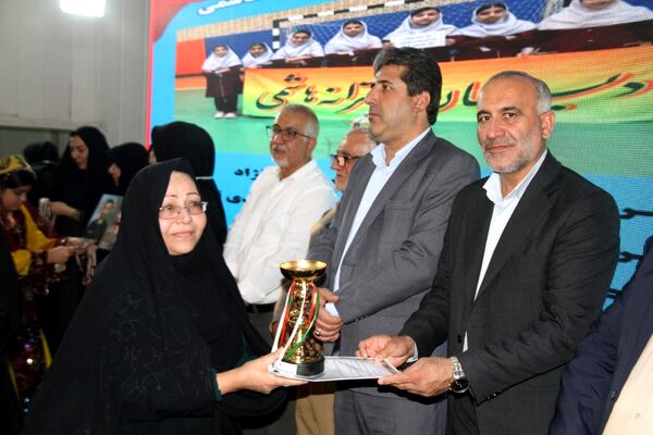 تجلیل از ۵۰۰ دانش‌آموز دختر و پسر مقام‌آور مسابقات ورزش دانش‌آموزی بهبهان