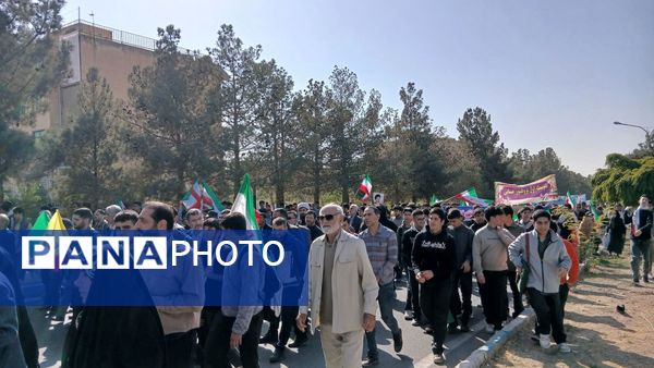 راهپیمایی 13 آبان دانش‌آموزان و مسئولین شهر مهستان