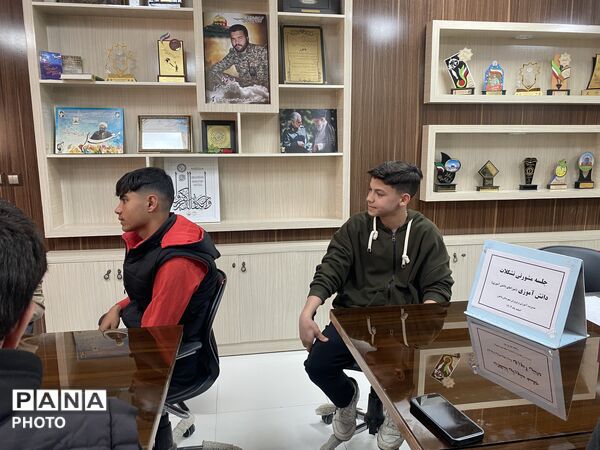 دومین جلسه مشورتی شورای دانش‌آموزی شهرستان با حضور مدیر آموزش و پرورش باخرز