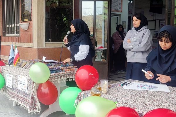 جشن پیروزی انقلاب در دبیرستان فرزانگان1 اسلامشهر