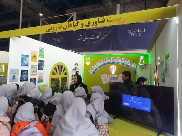 روز دوم نمایشگاه پژوهش و فناوری همزمان با هفته پژوهش در مشهد 