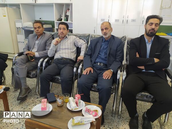 جلسه شورای دبیران دبیرستان نمونه آیت‌الله خامنه‌ای