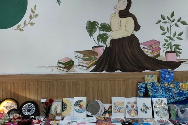 نمایشگاه دست‌سازه‌های هنری در دبیرستان علی افشارنژاد