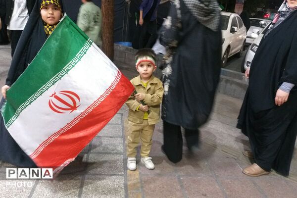 راهپیمایی مردم اندیشه فاز یک در مقابل مسجد امام جعفر صادق 