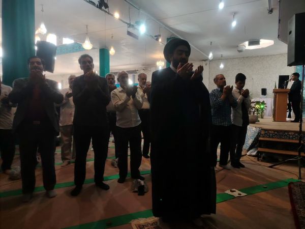اقامه نماز عید قربان در آستان مقدس حضرات سیدان‌الکریمان شهرستان برخوار