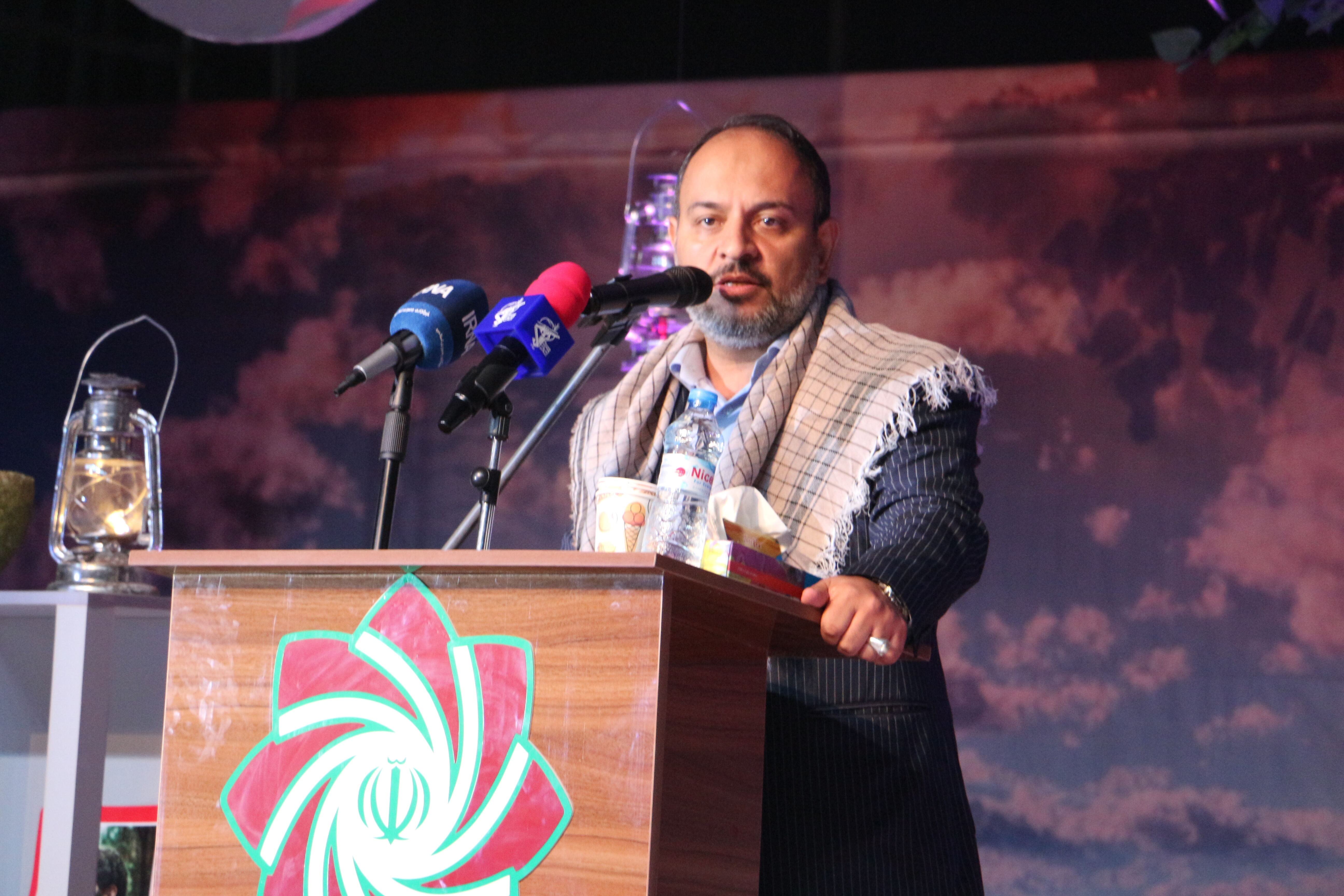 تأکید بر نقش دانش‌آموزان و دانشجویان در استمرار مسیر انقلاب اسلامی