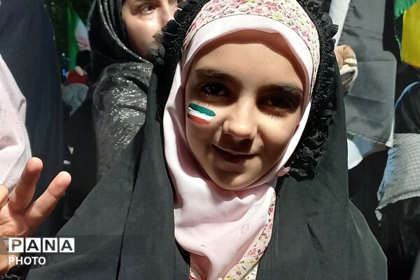 مردم شجاع وحیدیه میدان را خالی نمی‌گذارند 