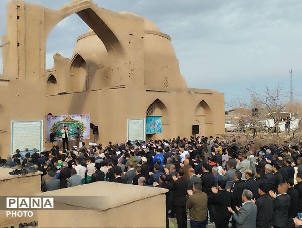 اقامه نماز بندگی در مسجد جامع تاریخی شهر رشتخوار