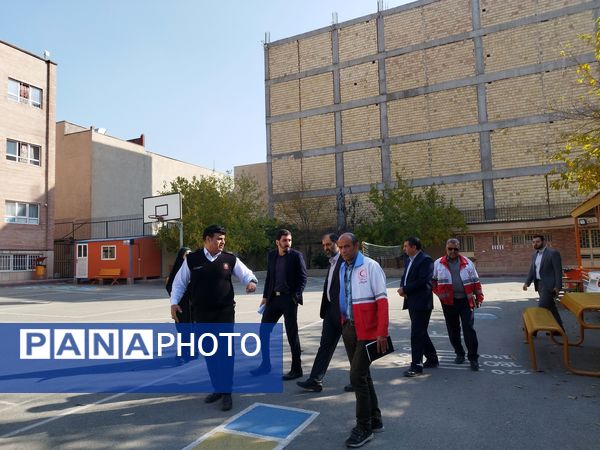 جلسه هماهنگی مانور زلزله در کتابخانه مدرسه غدیر یک قدس