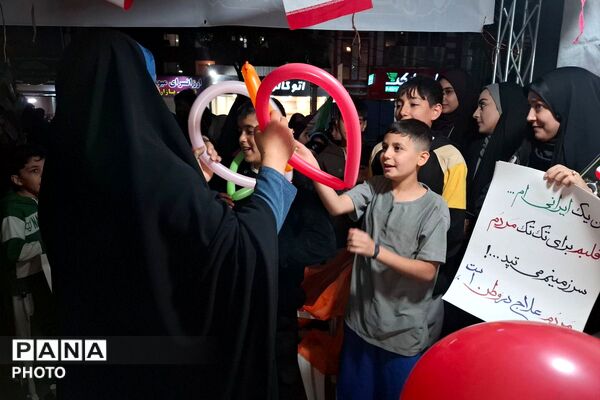 برپایی موکب «مدرسه رهبر شهید» در میدان هفت تیر نسیم‌شهر