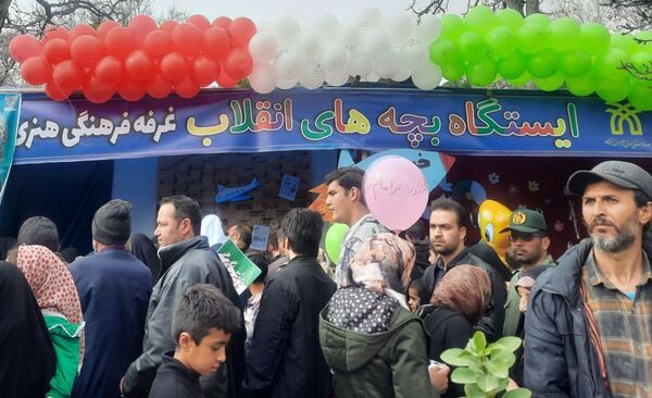 حضورگسترده مردم شریف،درراهپیمایی 22بهمن قاب هایی از همدلی