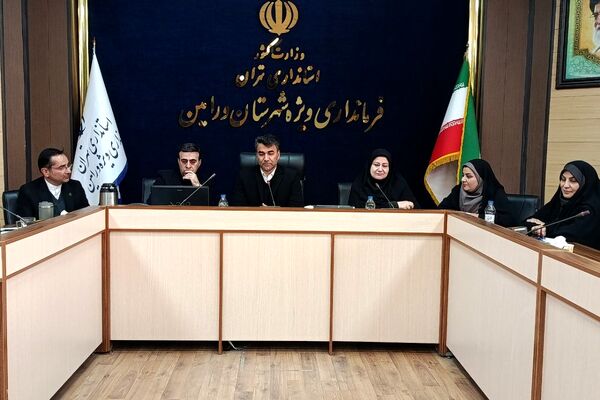 نشست آموزشی راه‌های پیشگیری از آسیب‌های اجتماعی در سالن اجتماعات فرمانداری شهرستان ورامین