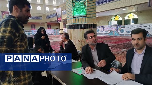 میز خدمت مدیریت آموزش و پرورش اسلامشهر در مصلی نماز جمعه اسلامشهر