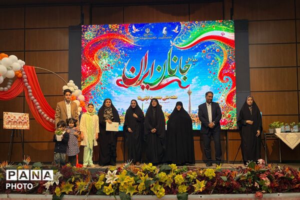 تجلیل از کارشناس امور بانوان و سازمان دانش آموزی اداره آموزش و پرورش چهاردانگه در رویداد ملی جانان ایران