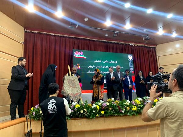 تجلیل از دانش‌آموزان برتر عشایری و کنکور سراسری در گنبد