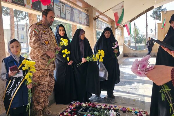 مراسم عزاداری حضرت ام‌البنین(س) همراه با تجلیل از خانواده‌های شهدا در رباط‌کریم