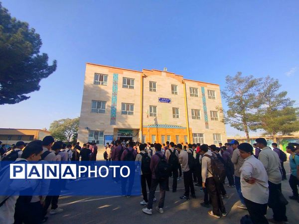 حضور مدیر آموزش و پرورش کاشمر در دبیرستان پسرانه میثاق