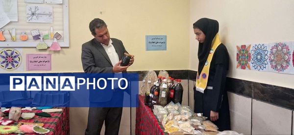 بازارچه کسب و کار دانش آموزی در دبیرستان مادر مهربان خلیل آباد