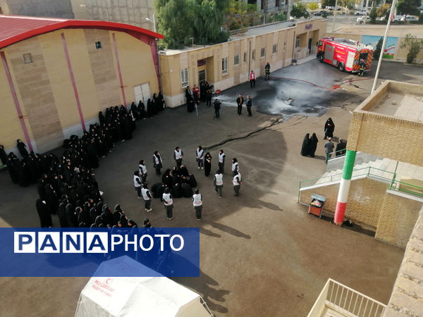 مانور زلزله و ایمنی در دبیرستان شاهد رضویه قم