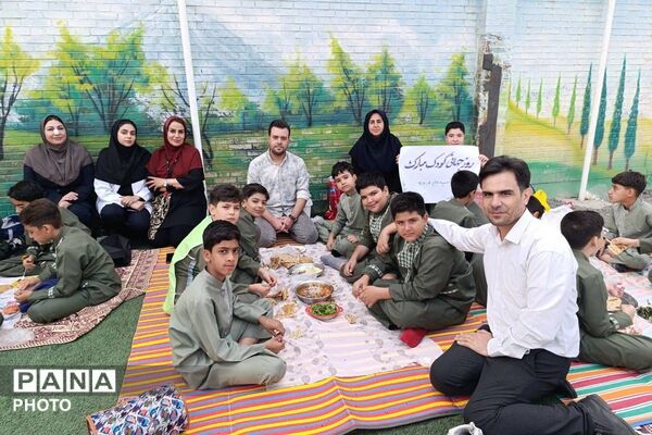 روز جهانی کودک با طعم مهربانی در مدرسه شهید رجایی