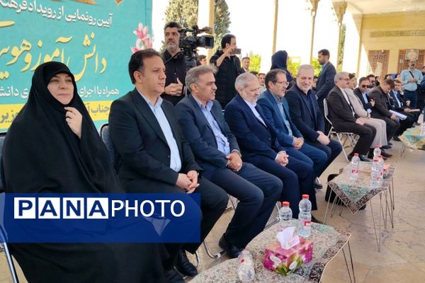 حضور وزیر آموزش‌وپرورش در حافظیه شیراز