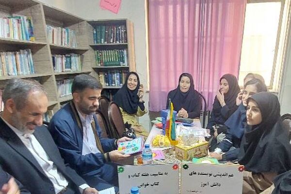 گفت‌وگوی خلاق دردبیرستان فاطمه‌الزهرا؛ نشست مشترک ناشر، معاونین و دانش‌آموزان نویسنده برای رفع چالش‌ها