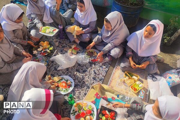 سفره‌ای از جنس لبخند و صبحانه سلامت در دبستان نرجس