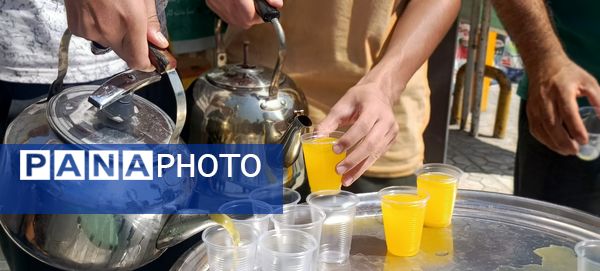 توزیع شربت و شیرینی به مناسبت میلاد پیامبر اسلام (ص) 