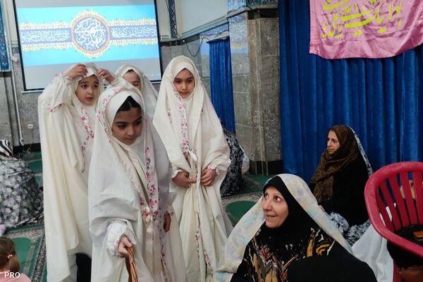 حضور دانش‌آموزان و کارکنان دبستان ستایش و صابران یک در جشن میلاد حضرت عباس (ع)