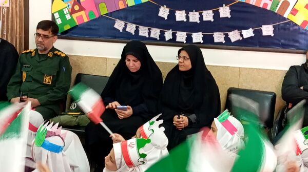  قاب‌های خبری از مراسم زنگ انقلاب در دبستان بوستان شهرستان بن