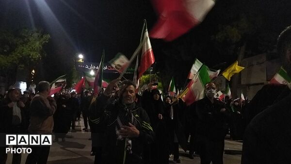 نیشابوری ها از پیر تا کودک در اجتماعات خیابانی