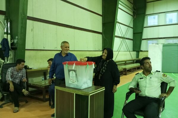 حضور پرشور کودکان در کنار والدین پای صندوق‌های رای نصیرشهر 
