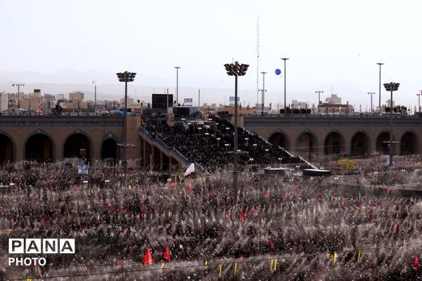 مصلی تهران در تسخیر موج همدلی؛ وداع باشکوه مردم با رهبر شهید