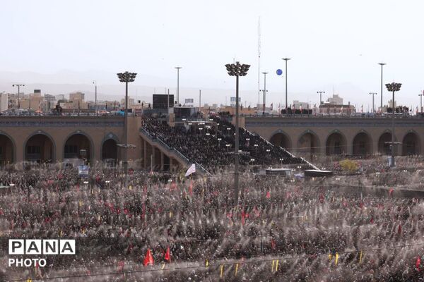 مصلی تهران در تسخیر موج همدلی؛ وداع باشکوه مردم با رهبر شهید