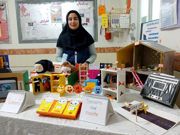 برگزاری نمایشگاه ایده‌های تحول آفرین در دبیرستان الگونه ناحیه ۳ شیراز