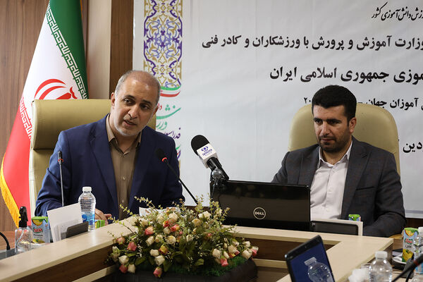 نشست صمیمی معاون تربیت بدنی و سلامت با ورزشکاران و کادر فنی تیم ملی والیبال دانش‌آموزی