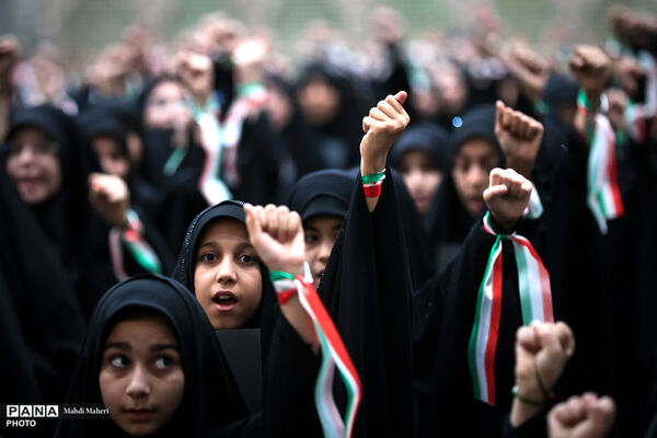 برگزاری همایش بزرگ جمع‌خوانی دانش‌آموزان با اجرای سرود و نوحه حماسی «باید برخاست» -2