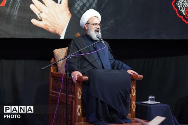  مراسم دهه سوم محرم و بزرگداشت «رهبر شهید» در ابرکوه