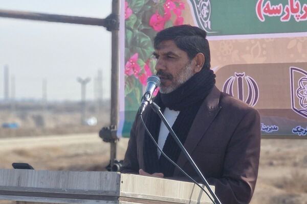 آیین کلنگ‌زنی هنرستان خیرساز هیأت امنایی در قرچک