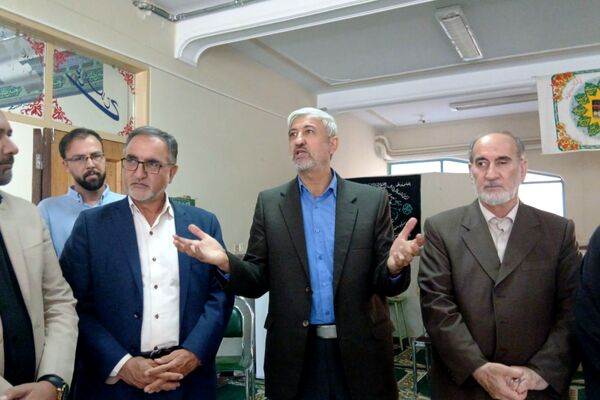 لبخند مهر علوی در تویسرکان اجرا شد؛ همدلی برای آینده دانش‌آموزان نیازمند