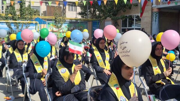 آیین متمرکز استانی جشن عاطفه‌ها‌ در دبیرستان فرزانگان یک ناحیه یک کرج 
