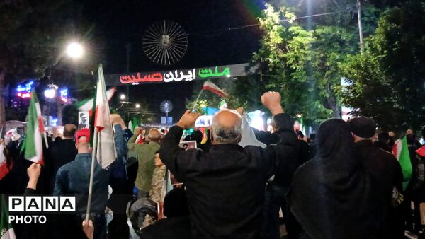 مشت ها بر فراز آسمان نیشابور نمایان شد 