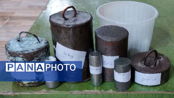 کارسوق سازه های سرنگی در دبیرستان دخترانه شاهدبحرینیان ناحیه۴ اصفهان