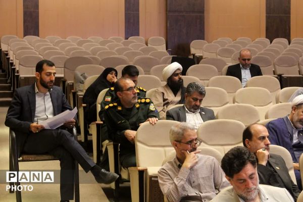 رونمایی از نخستین جلد دانشنامه دفاع مقدس استان قم