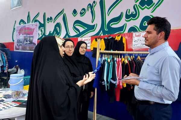 نمایشگاه لباس فرم دانش‌آموزی منطقه کهریزک 